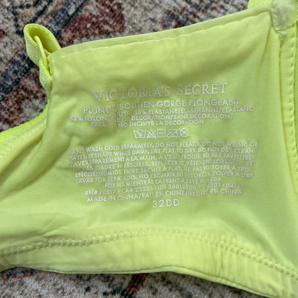 Victoria’s Secret plunge bra size 32 DD - Picture 3 of 3